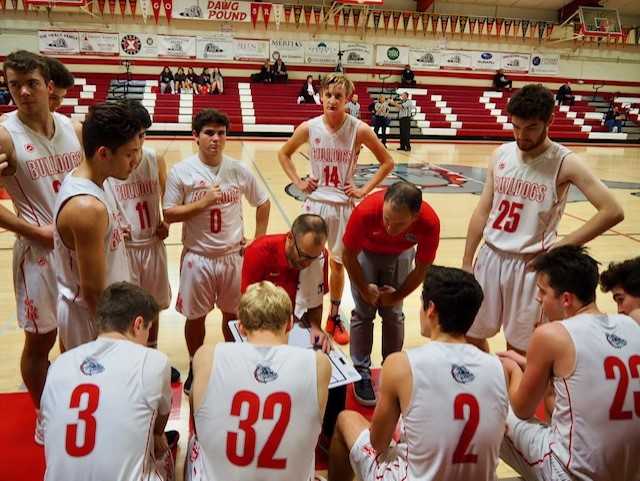 SR players huddle up during a timeout.