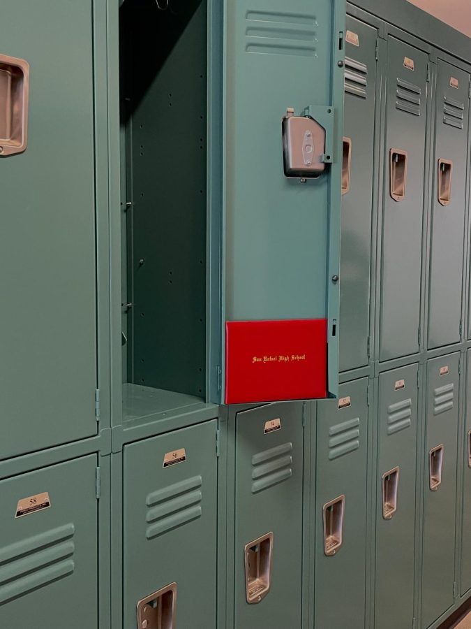 With the Loss of Lockers, Seniors at SRHS Carry Extra Weight