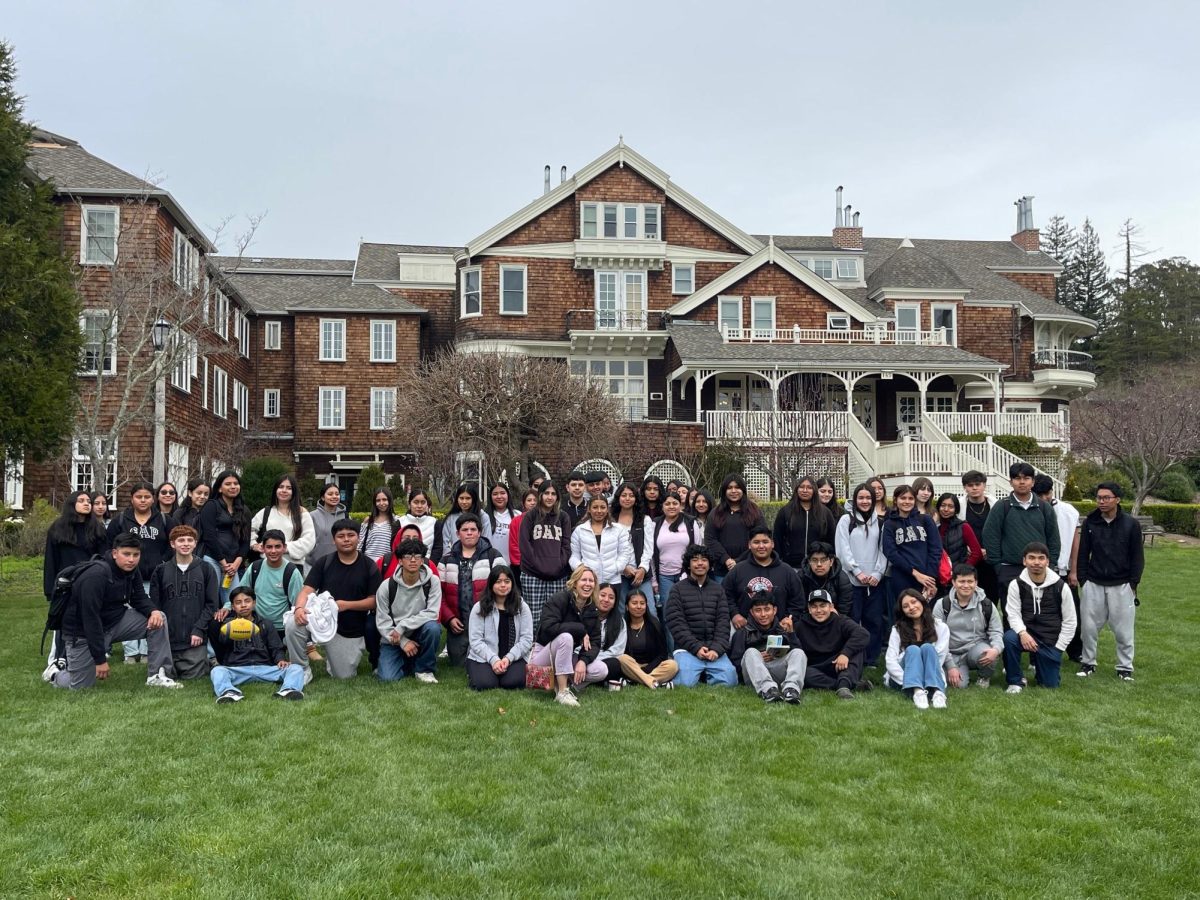 AVID Students Navigate College Application Season